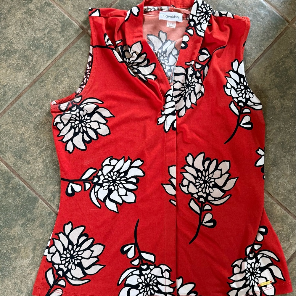 🎀3/$25🎀 Calvin Klein Red and White Floral Blouse